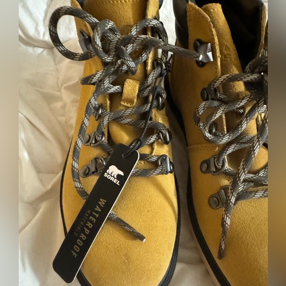 New with tags Sorel boots - Picture 4 of 4